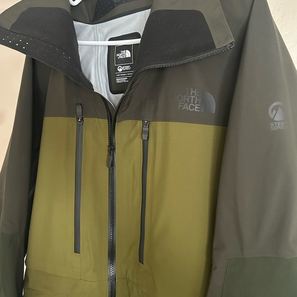 The North Face Men's Green and Black Performance Jacket